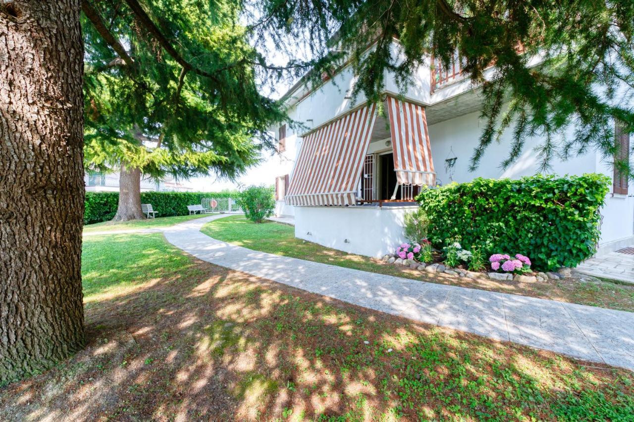 Wolf House - Peschiera Holiday - Jacuzzi Privata Peschiera del Garda Exterior photo